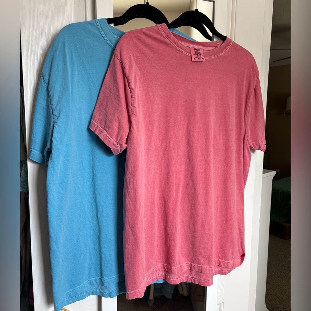 2 Comfort Colors tees - Picture 4 of 4
